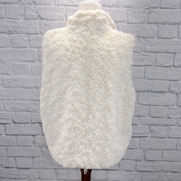 Betsy Johnson Sleeveless Fuzzy Jacket - Picture 5 of 6
